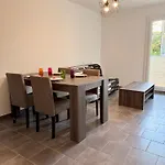 Apartment 2 Pieces Entierement Renove Et Equipe A 150 M De La Avec Parking *
