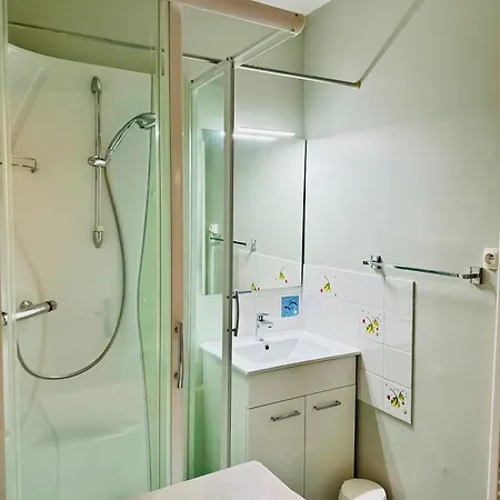 2 Pieces Equipe A 100 M De La Avec Place De Parking