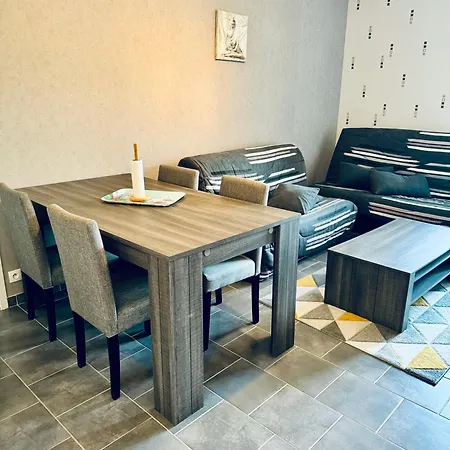 شقة 2 Pieces Equipe A 100 M De La Avec Place De Parking *