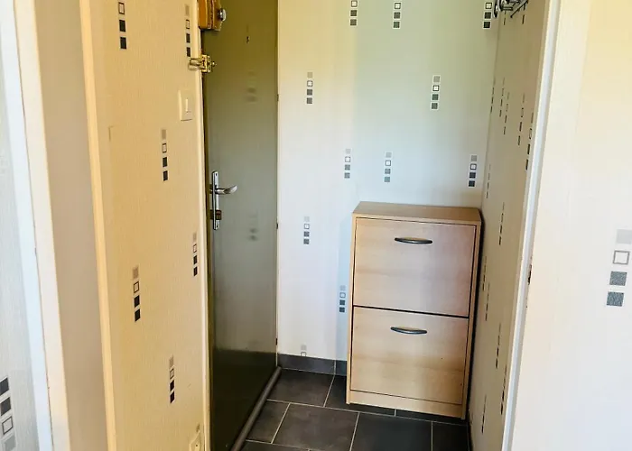 Appartement 2 Pièces équipé à 100 M De La Avec Place De Parking *