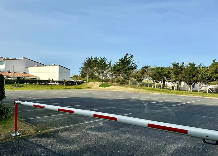 2 Pièces équipé à 100 M De La Avec Place De Parking Appartement