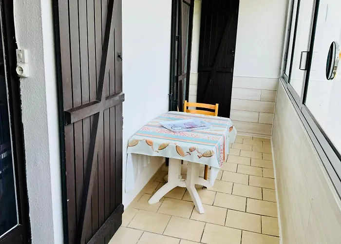 2 Pièces équipé à 100 M De La Avec Place De Parking Appartement