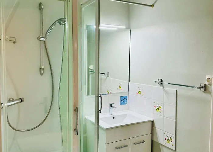 2 Pièces équipé à 100 M De La Avec Place De Parking