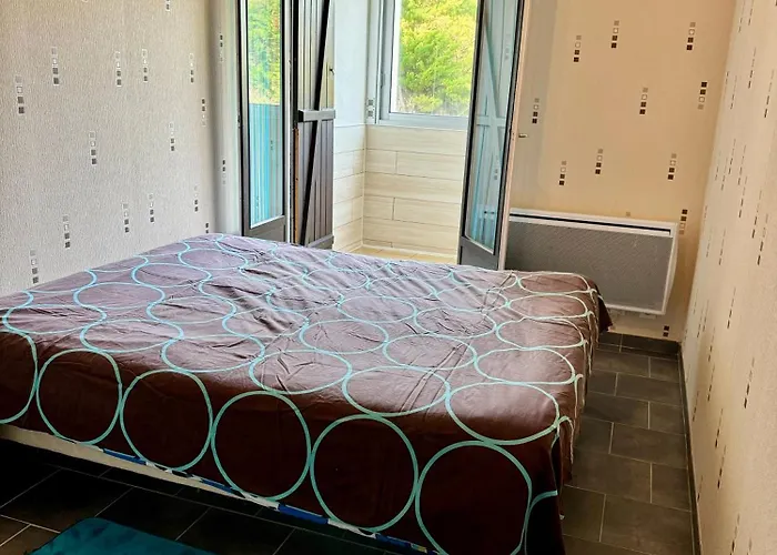 2 Pièces équipé à 100 M De La Avec Place De Parking *